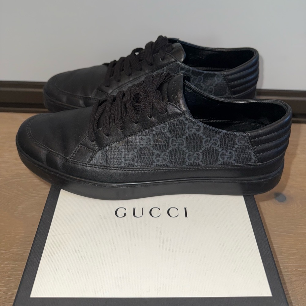AUTHENTIC Gucci men’s interlocking GG web sneakers. Size 8.